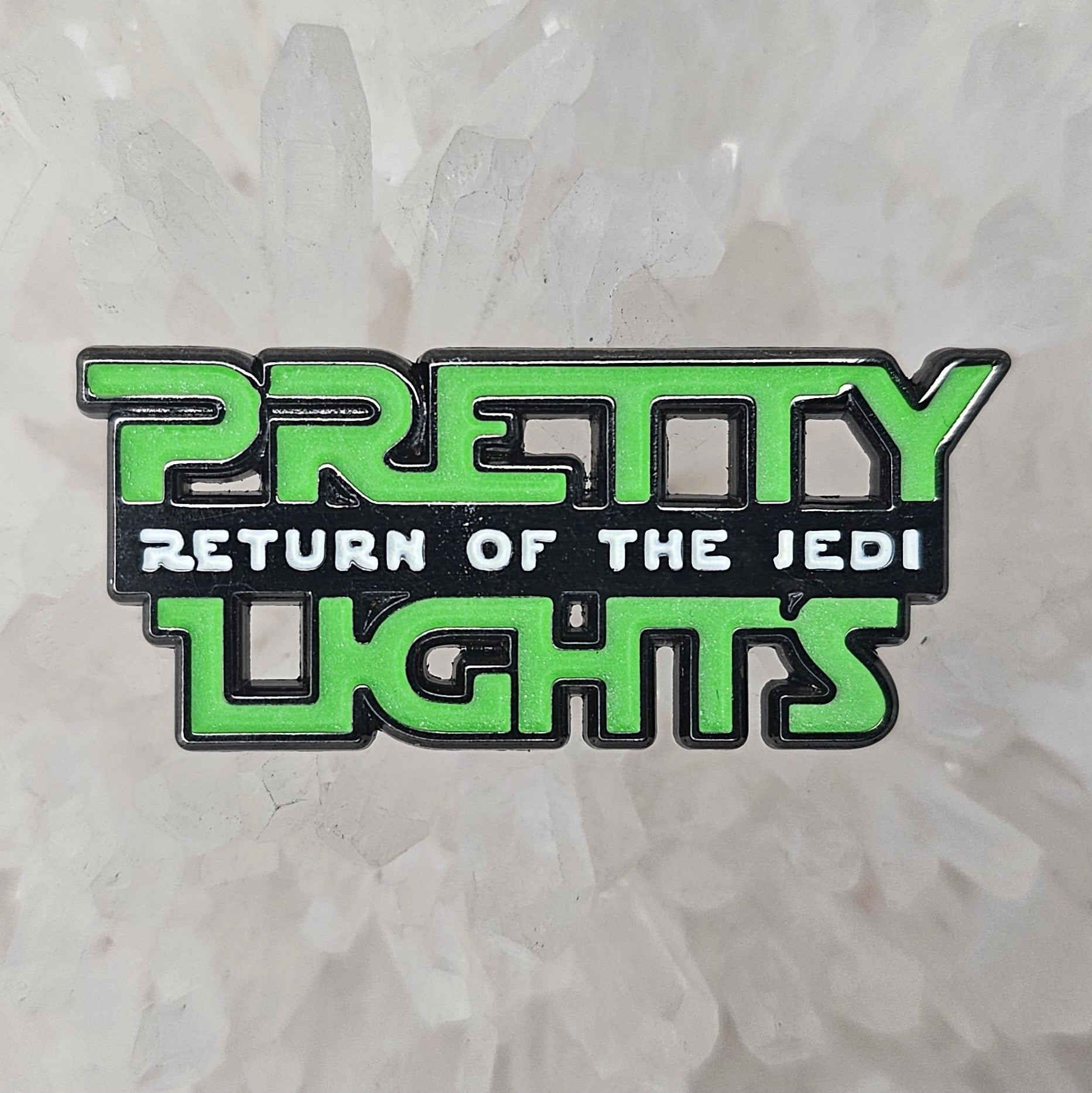 Return Of The Pretty Lights V2 Green Dj Jedi Star Edm Wars Glow Enamel Pins Hat Pins Lapel Pin Brooch Badge Festival Pin