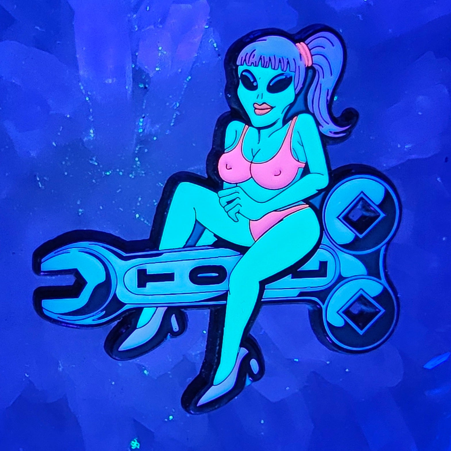 Sexy Tool Alien Girl Martian Babe Green Rock Music Enamel Pins Hat Pins Lapel Pin Brooch Badge Festival Pin