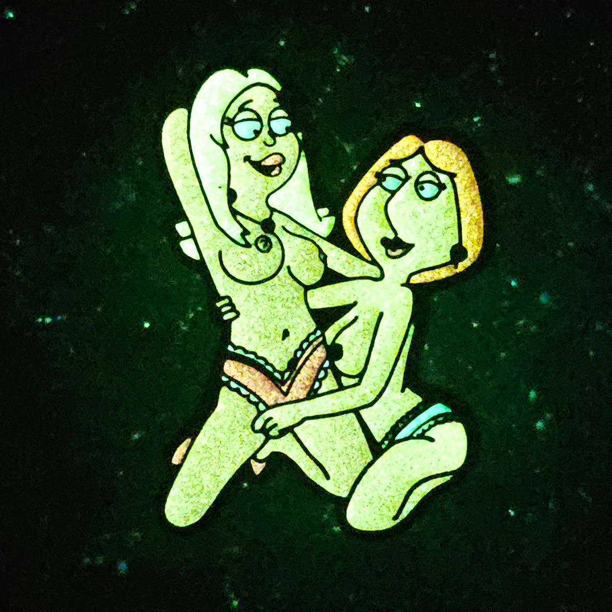 Kinked Francine &amp; Lois American Family Dad Guy Sexy Cartoon Pin Up Green Glow Enamel Pin Hat Pin Lapel Pin Brooch Badge Festival Pin