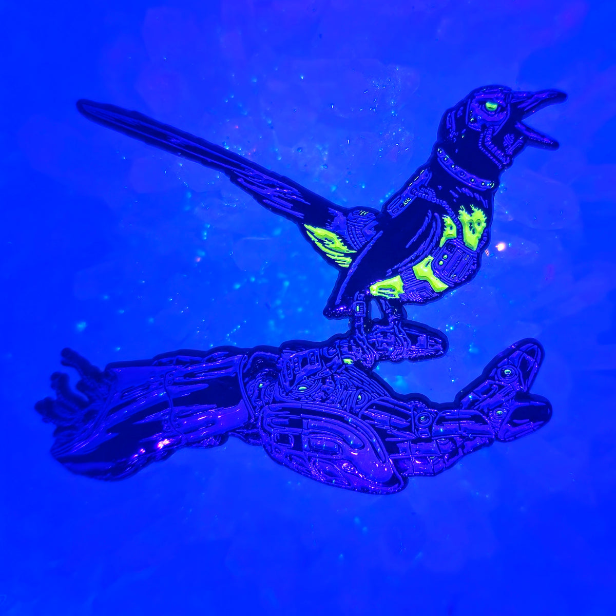 Android Bird Perch Trippy Robot Psychedelic Cyborg Art 3D Enamel Pins Hat Pins Lapel Pin Brooch Badge Festival Pin