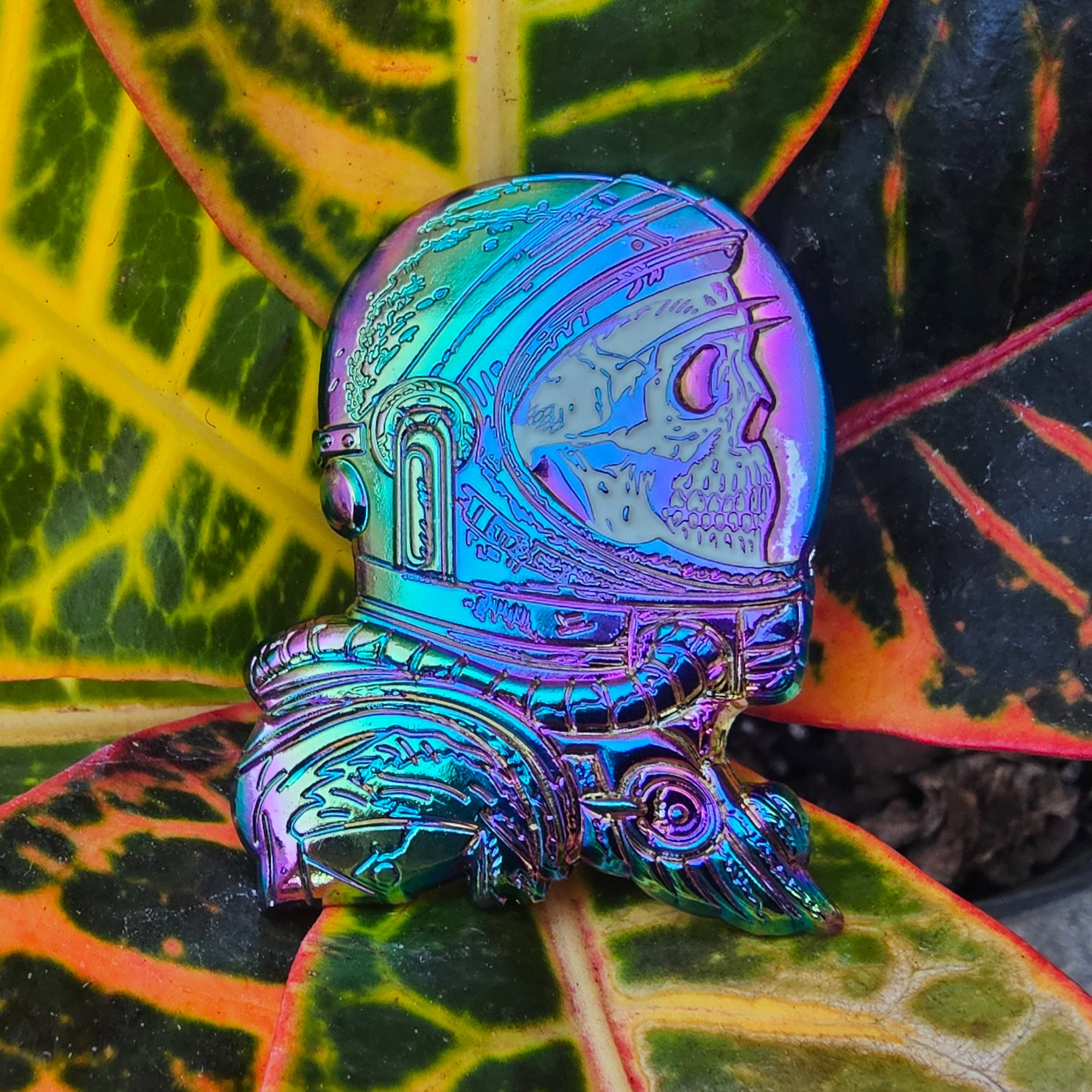 Undead Astronaut Space Skeleton Cosmonaut Universe White Glow Skull Enamel Pins Hat Pins Lapel Pin Brooch Badge Festival Pin